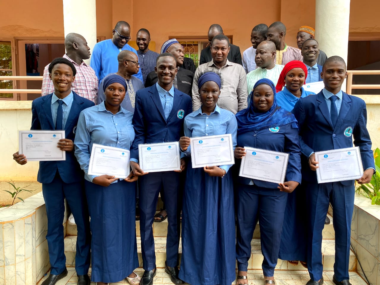 100 enseignants